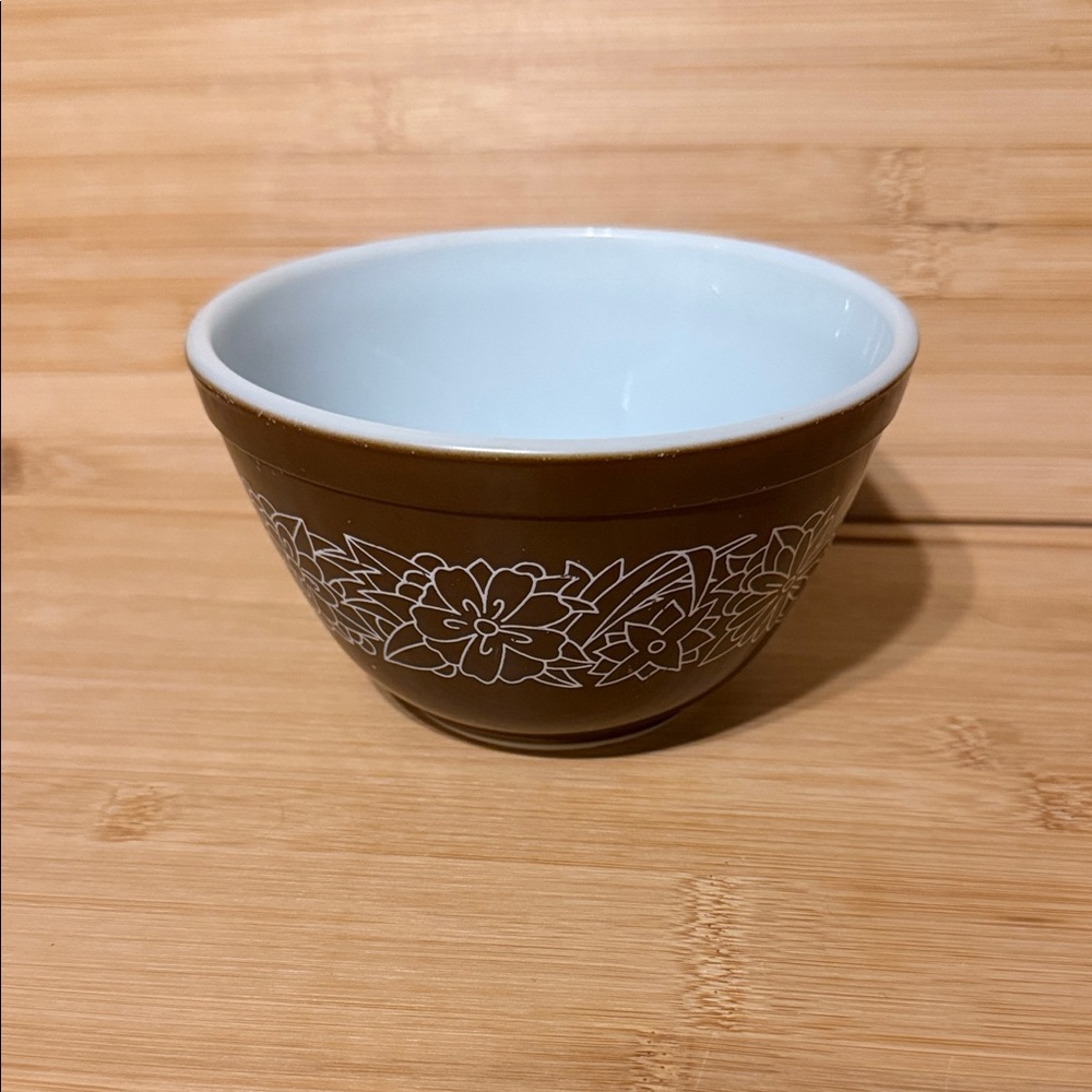 Vintage Pyrex woodland Floral Mixing Bowl in Brown